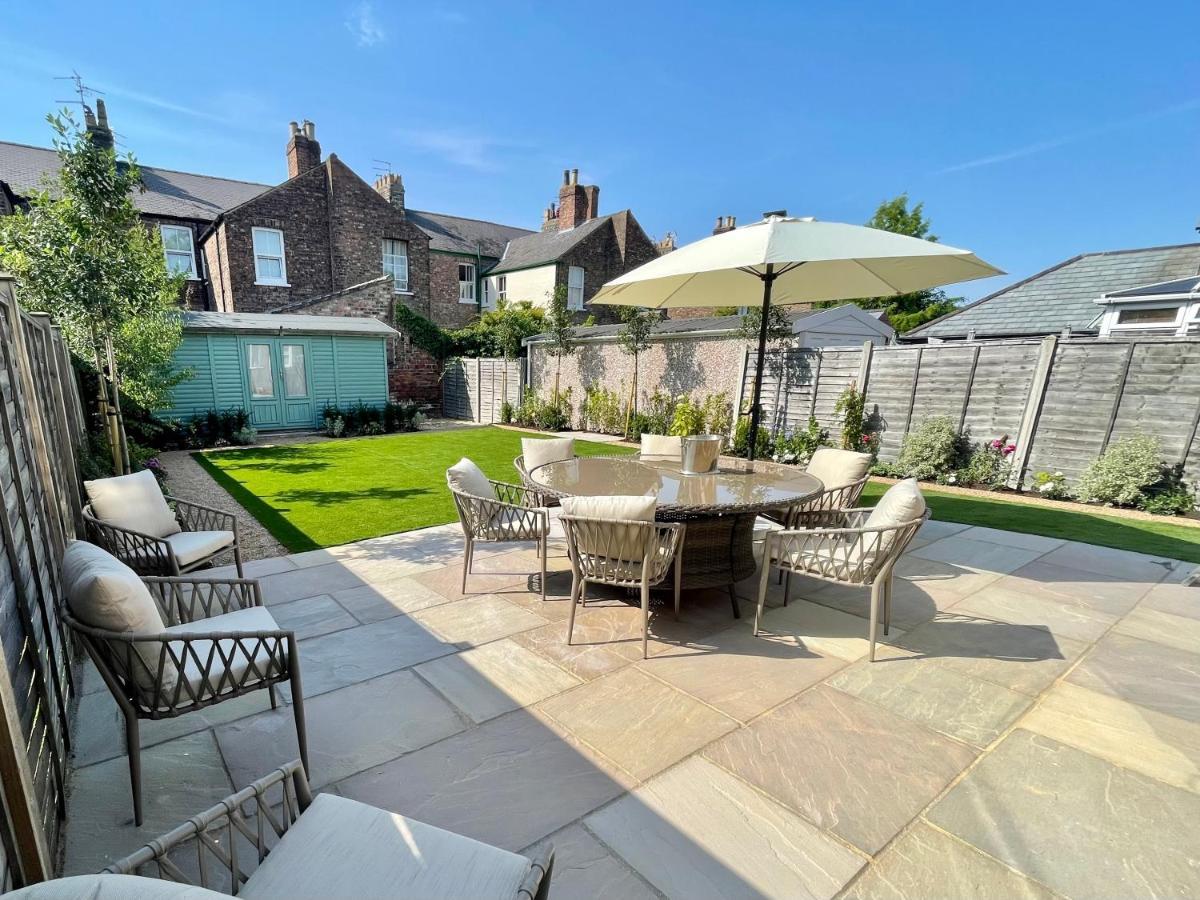 Central Townhouse With Free Off Road Parking And Garden York Dış mekan fotoğraf
