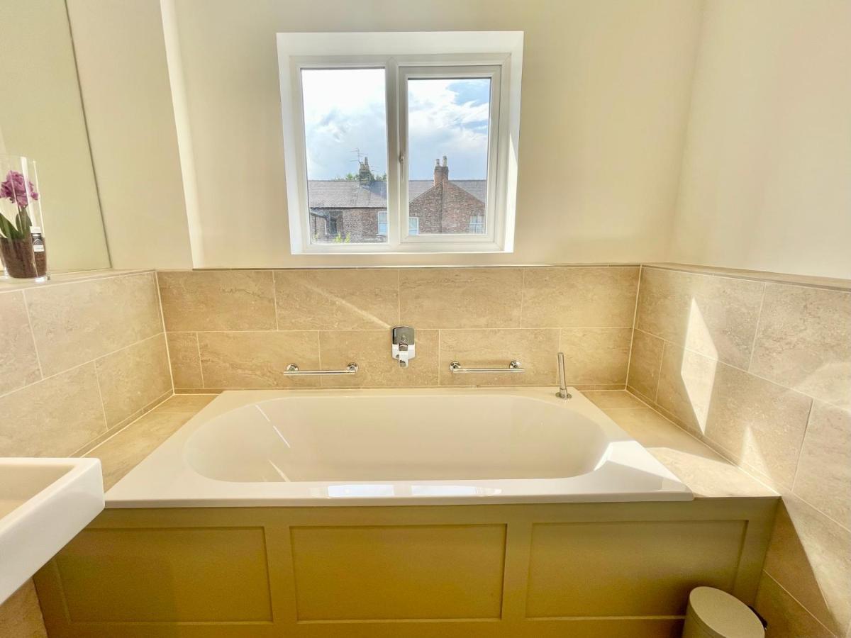 Central Townhouse With Free Off Road Parking And Garden York Dış mekan fotoğraf