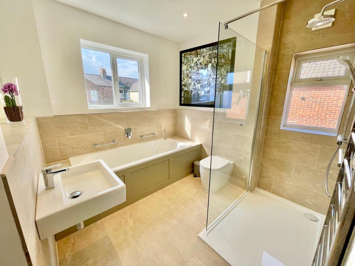 Central Townhouse With Free Off Road Parking And Garden York Dış mekan fotoğraf