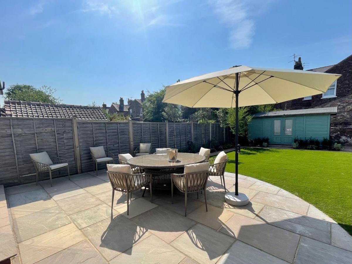 Central Townhouse With Free Off Road Parking And Garden York Dış mekan fotoğraf