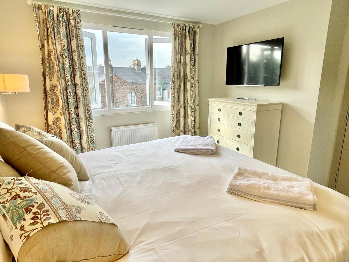 Central Townhouse With Free Off Road Parking And Garden York Dış mekan fotoğraf