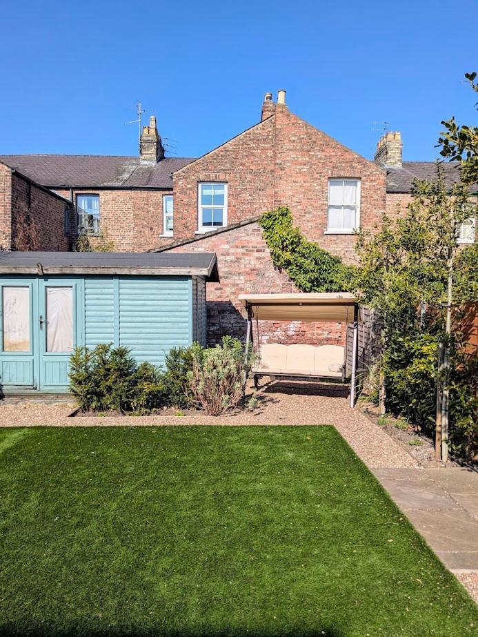 Central Townhouse With Free Off Road Parking And Garden York Dış mekan fotoğraf